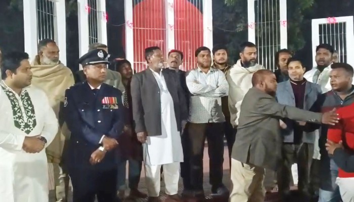 বক্তব্য দিতে না পেরে ইউএনওর সঙ্গে তর্কে জড়ালেন বিএনপির নেতাকর্মীরা