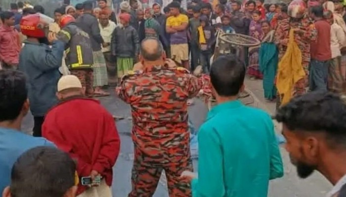 দিনাজপুরে ট্রাকের চাপায় প্রাণ কোম্পানির কর্মচারীসহ নিহত ২