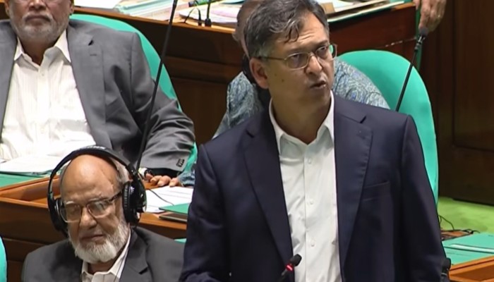এস আলমের গাড়িতে চড়ে সংবর্ধনা নেওয়ার প্রসঙ্গ সংসদে, ব্যাখ্যা দিলেন স্বরাষ্ট্রমন্ত্রী