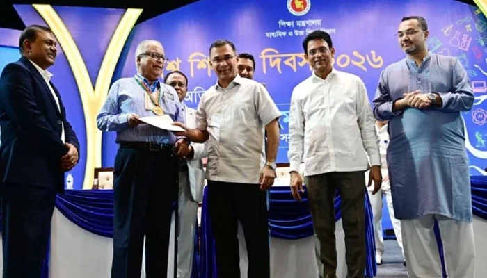 ১০২ গুণী শিক্ষককে সম্মাননা দিল সরকার