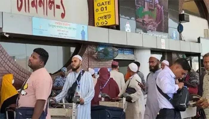 সৌদি আরবের বিমানবন্দরে হুতিদের হামলা শাহজালাল থেকে ৬১টি ফ্লাইট বাতিল, ভোগান্তিতে ৯২৬৯ যাত্রী