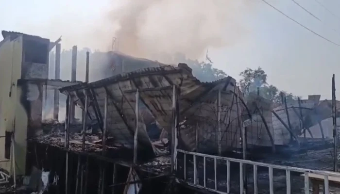কক্সবাজারে অগ্নিকাণ্ড: মৃতের সংখ্যা বেড়ে ১০, টয়লেট থেকে ৪ মরদেহ উদ্ধার